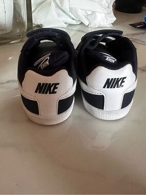 Nike Kids Black and White Velcro Low-Top Sneakers